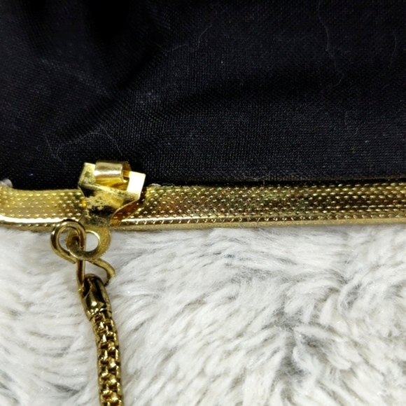 Vintage Tapestry Beautiful Floral / Black Purse & Gold Clasps - Picture 6 of 15